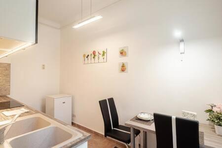 Nice Apartment In The Center Будапеща Екстериор снимка